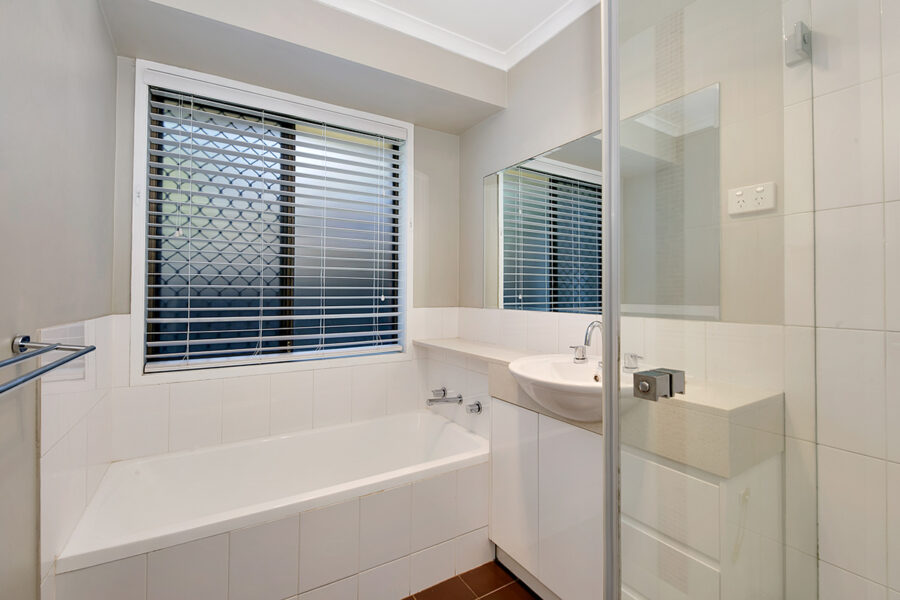 11 Prosser Street Riverhills , QLD 4074 