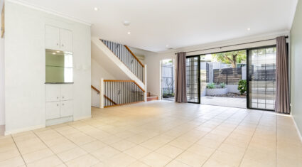 2/16 Goldsbrough Road Taringa , QLD 4068 Australia