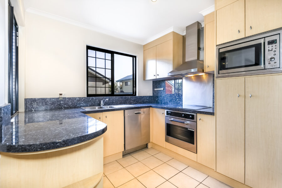 2/16 Goldsbrough Road Taringa , QLD 4068 Australia