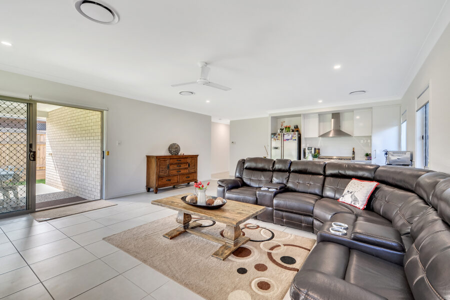 169 Falkland Street East Pallara , QLD 4110 Australia
