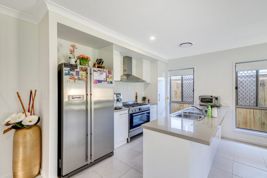169 Falkland Street East Pallara , QLD 4110 Australia