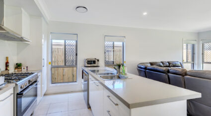 169 Falkland Street East Pallara , QLD 4110 Australia