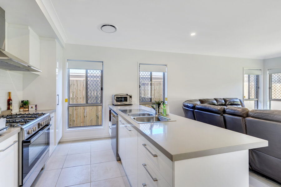 169 Falkland Street East Pallara , QLD 4110 Australia