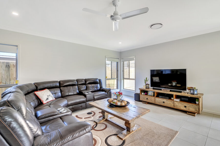 169 Falkland Street East Pallara , QLD 4110 Australia