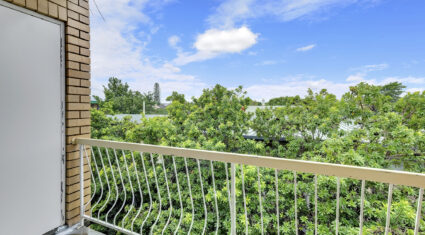 4/28 Birdwood Street COORPAROO , QLD 4151 