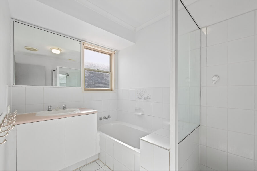 17/1A Joyce Street East Ipswich , QLD 4305 Australia