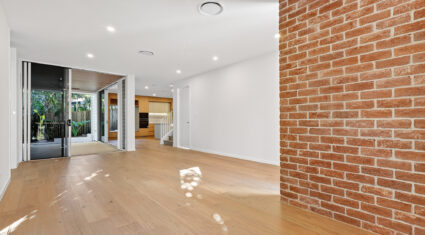 15 Lockyer Street Camp Hill , QLD 4152 Australia