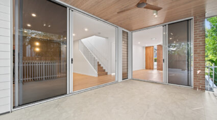 15 Lockyer Street Camp Hill , QLD 4152 Australia
