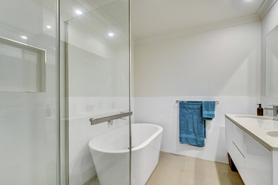 9/8 Valance St Oxley , QLD 4075 Australia