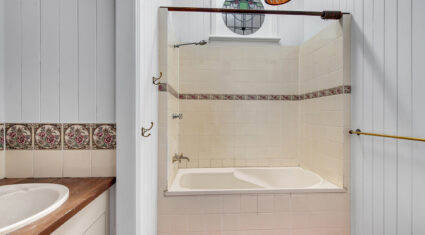 14 Fifth Ave Coorparoo , QLD 4151 Australia