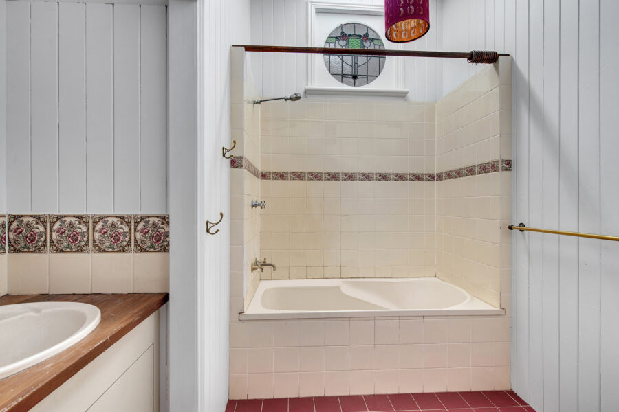 14 Fifth Ave Coorparoo , QLD 4151 Australia