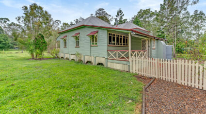 631 Hawkesbury Road ANSTEAD , QLD 4070 