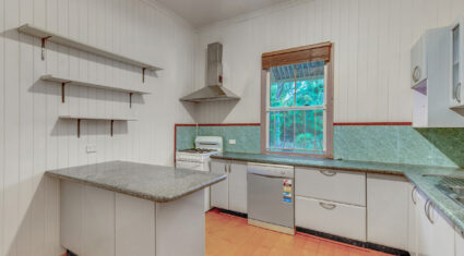 631 Hawkesbury Road ANSTEAD , QLD 4070 