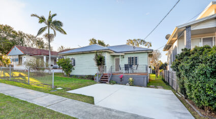 27 Deakin St Everton Park , QLD 4053 Australia