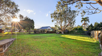 27 Deakin St Everton Park , QLD 4053 Australia