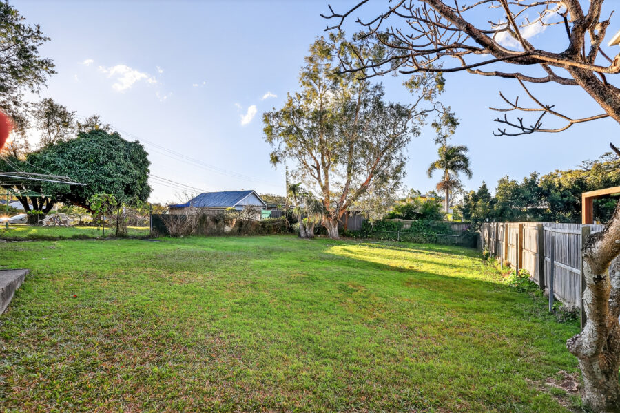 27 Deakin St Everton Park , QLD 4053 Australia