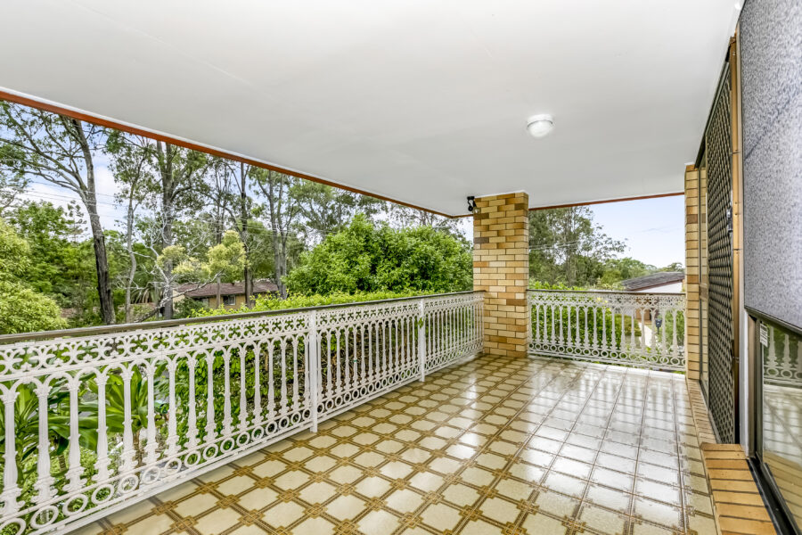 8 Bina St Chapel Hill , QLD 4069 Australia