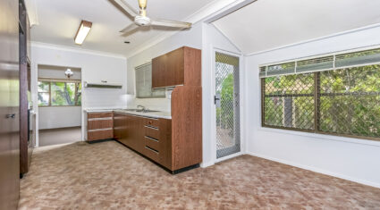 8 Bina St Chapel Hill , QLD 4069 Australia