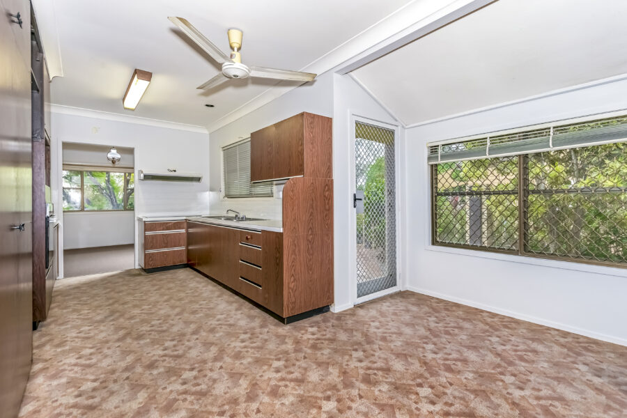 8 Bina St Chapel Hill , QLD 4069 Australia