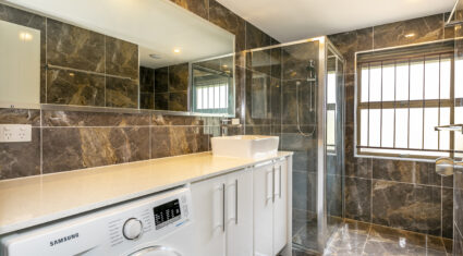 8 Bina St Chapel Hill , QLD 4069 Australia