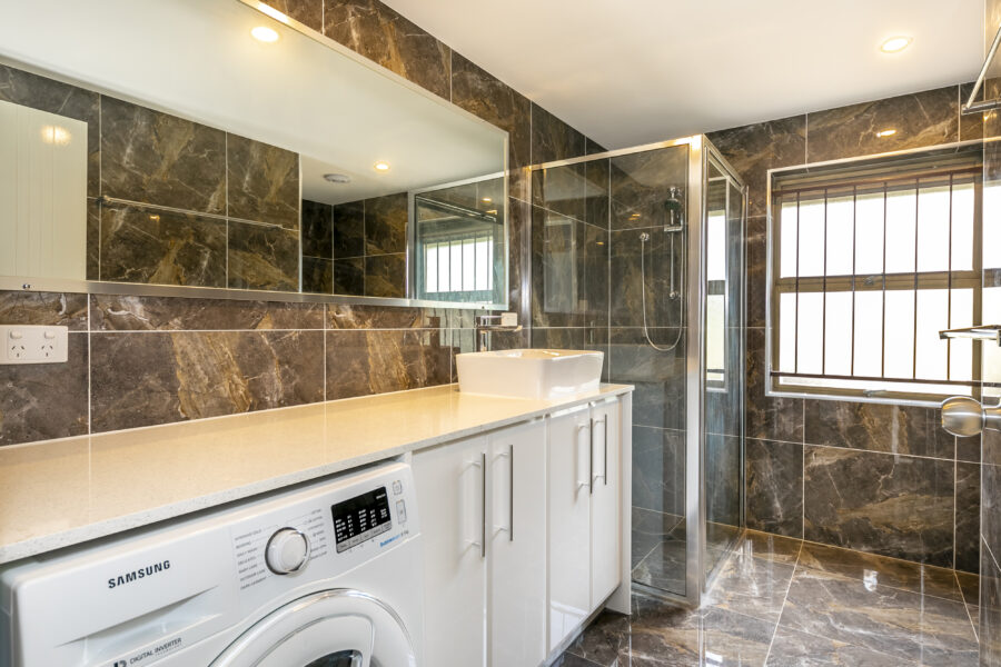 8 Bina St Chapel Hill , QLD 4069 Australia