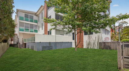 102/28 Dengate Ln St Lucia , QLD 4067 Australia