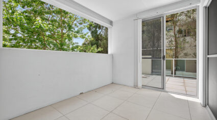 102/28 Dengate Ln St Lucia , QLD 4067 Australia
