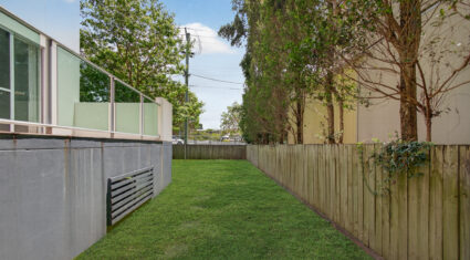 102/28 Dengate Ln St Lucia , QLD 4067 Australia