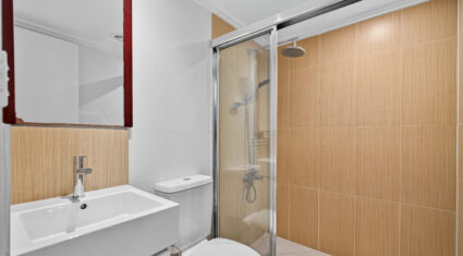 102/28 Dengate Ln St Lucia , QLD 4067 Australia