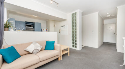 8/8 Carr Street St Lucia , QLD 4067 AUS