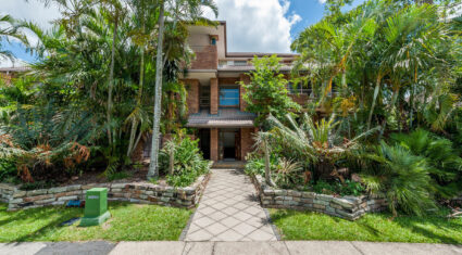 8/8 Carr Street St Lucia , QLD 4067 AUS