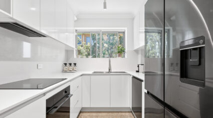 1/15 Weston St Coorparoo , QLD 4151 Australia