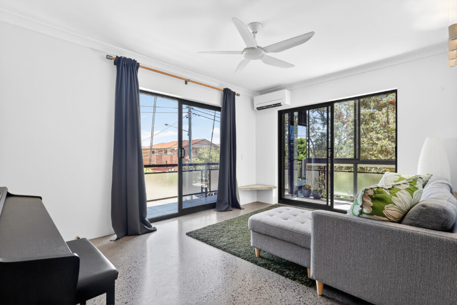 1/15 Weston St Coorparoo , QLD 4151 Australia