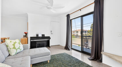 1/15 Weston St Coorparoo , QLD 4151 Australia
