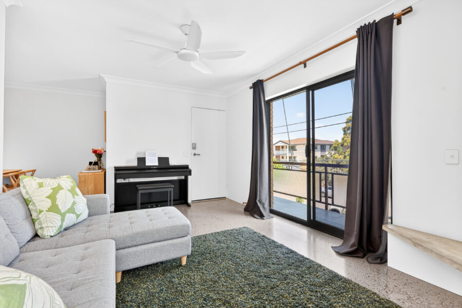 1/15 Weston St Coorparoo , QLD 4151 Australia