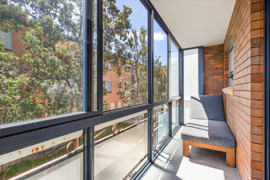 1/15 Weston St Coorparoo , QLD 4151 Australia