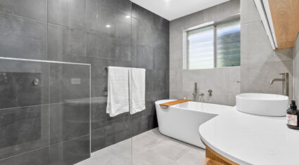 1/15 Weston St Coorparoo , QLD 4151 Australia