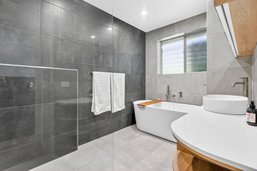 1/15 Weston St Coorparoo , QLD 4151 Australia