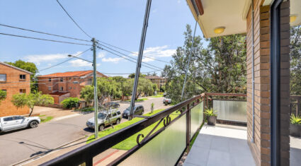 1/15 Weston St Coorparoo , QLD 4151 Australia