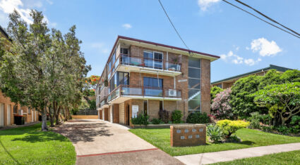 1/15 Weston St Coorparoo , QLD 4151 Australia
