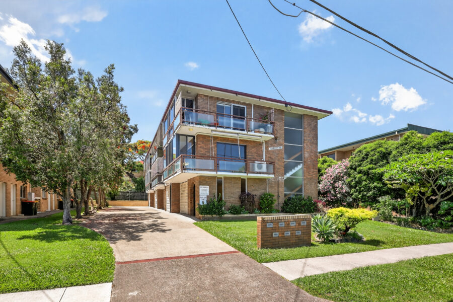 1/15 Weston St Coorparoo , QLD 4151 Australia