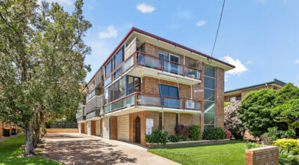 1/15 Weston St Coorparoo , QLD 4151 Australia