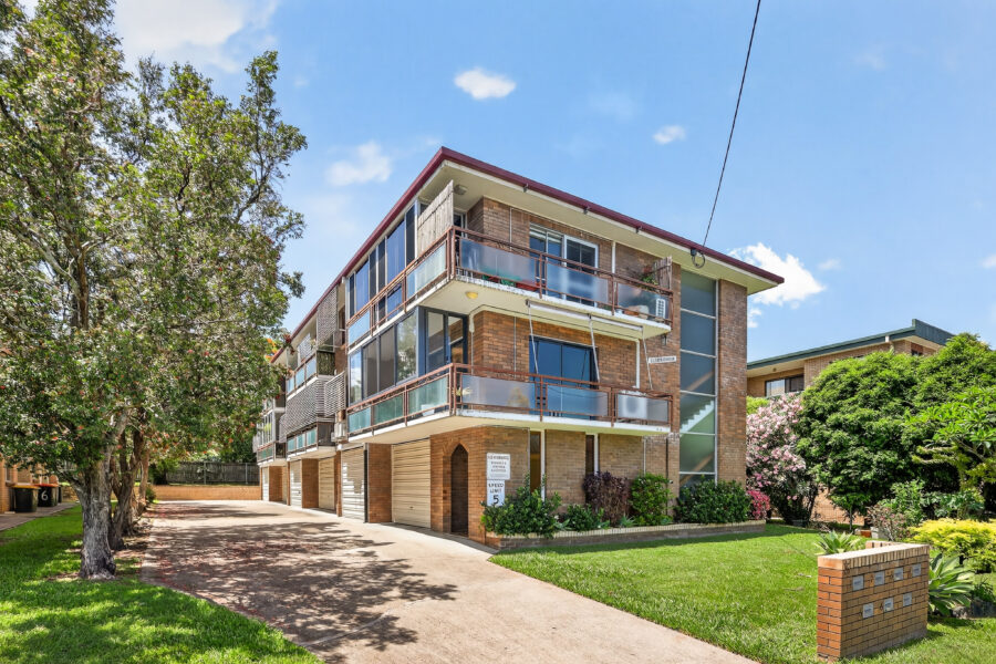 1/15 Weston St Coorparoo , QLD 4151 Australia