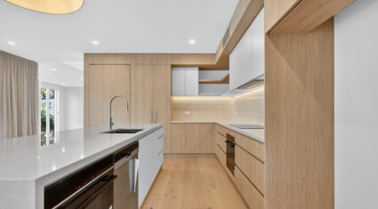 11 Lockyer St Camp Hill , QLD 4152 Australia