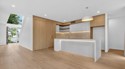 11 Lockyer St Camp Hill , QLD 4152 Australia