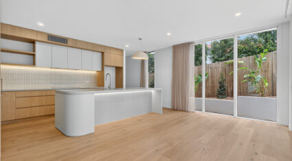 11 Lockyer St Camp Hill , QLD 4152 Australia