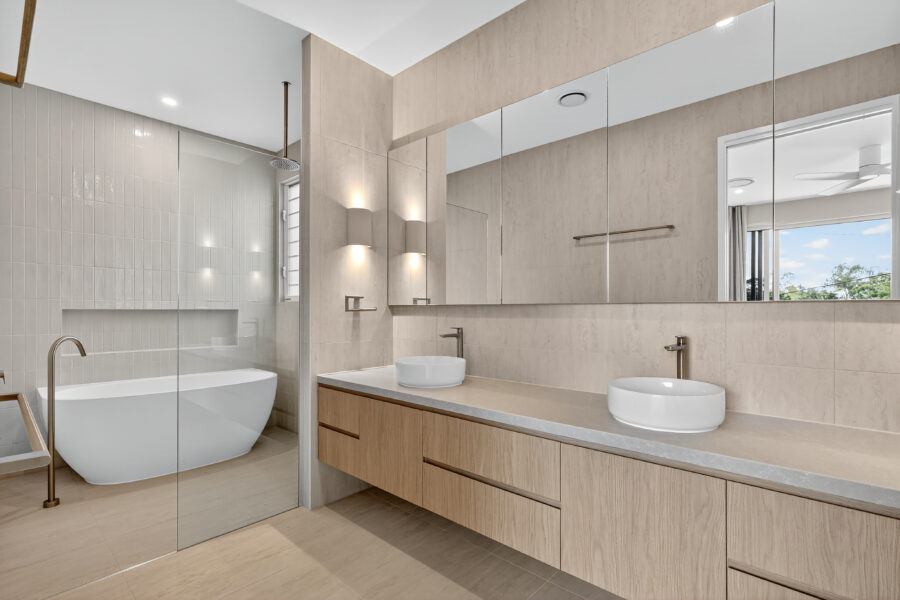 11 Lockyer St Camp Hill , QLD 4152 Australia