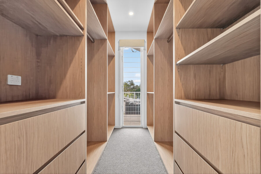 11 Lockyer St Camp Hill , QLD 4152 Australia