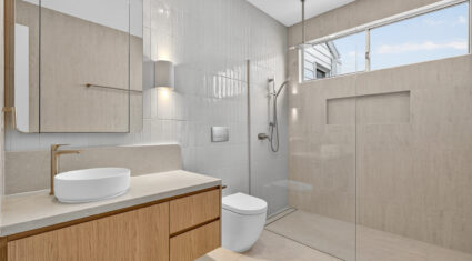 11 Lockyer St Camp Hill , QLD 4152 Australia