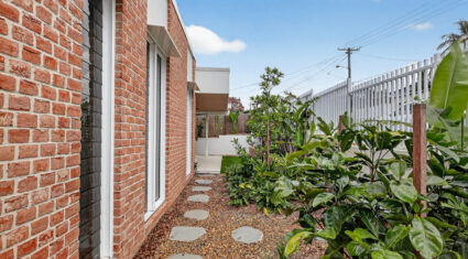 11 Lockyer St Camp Hill , QLD 4152 Australia